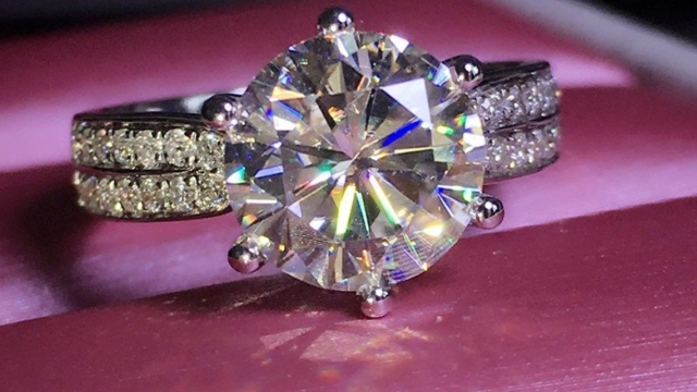 Sparkle Without the Price Tag: The Beauty of Moissanite Engagement Rings