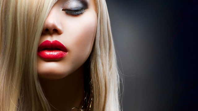 Going Gray Gracefully: Salon Tips for Mature Hair